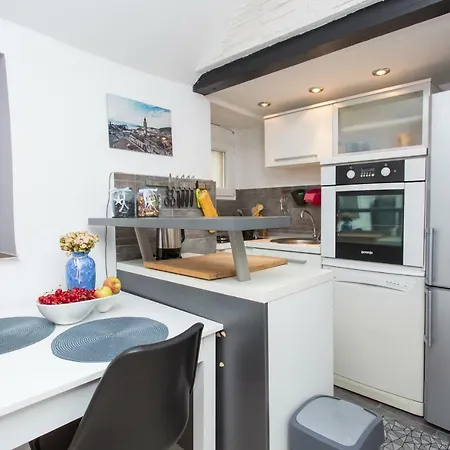 Cute With A Cosy Garden Appartement Split